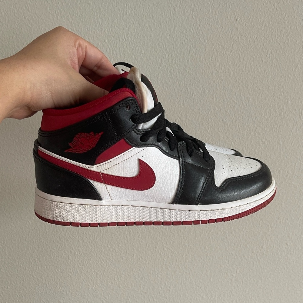 Nike Air Jordan 1 Mid GS Size 4 Youth